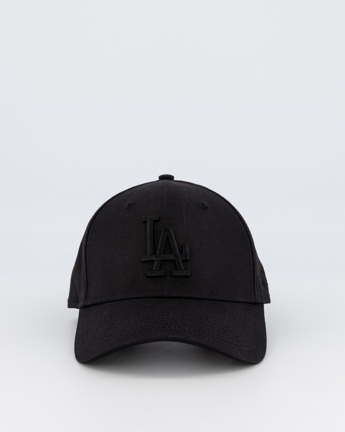 La cap all black 2025